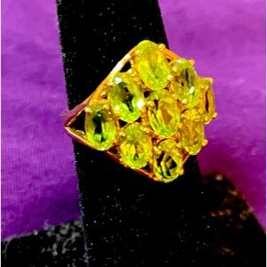 Pretty 10k gold peridot cluster ring